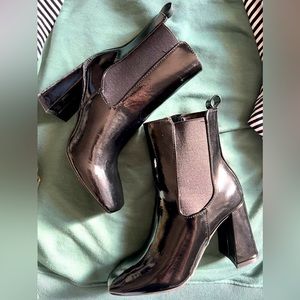 Bamboo shiny patent leather square toe boots size 6